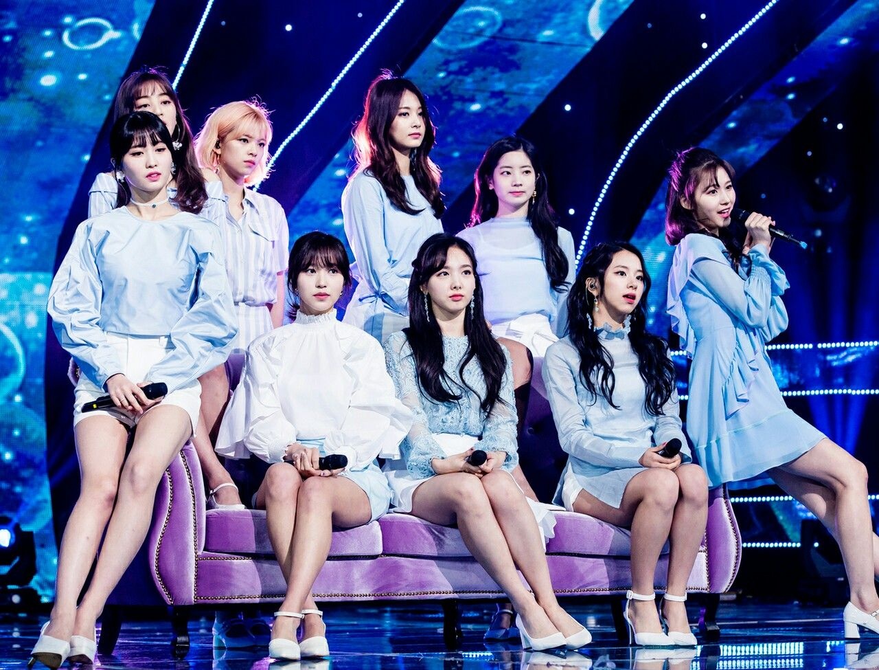 nhom nu bat tai anh 1