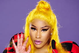 Nicki Minaj tao bao trong MV moi sau lum xum danh nhau voi dan em hinh anh