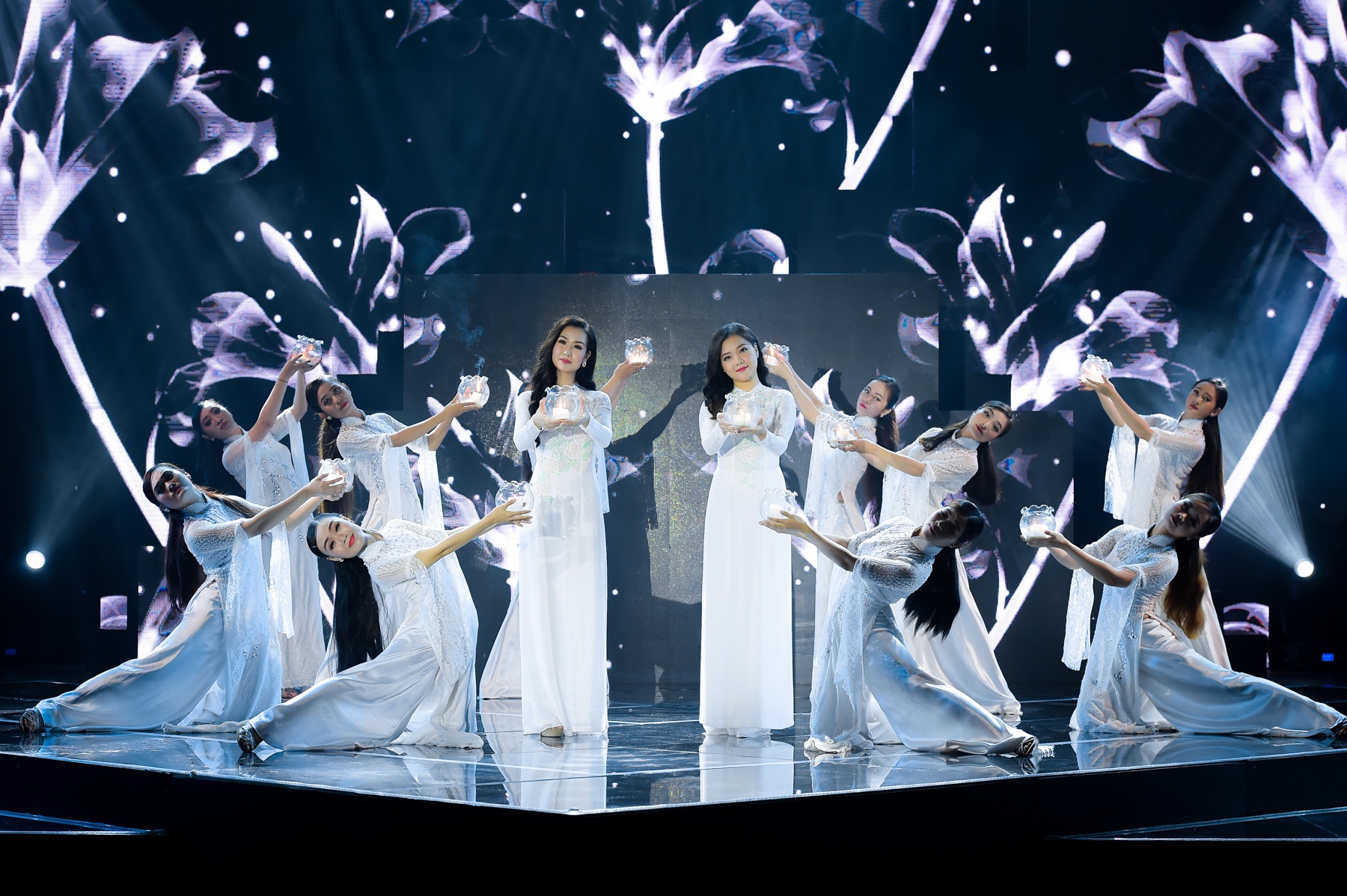 Tran Thanh gia gai anh 9