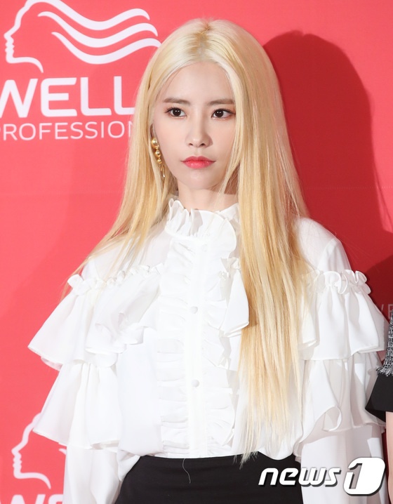 Qri xuat hien voi guong mat khac la anh 6