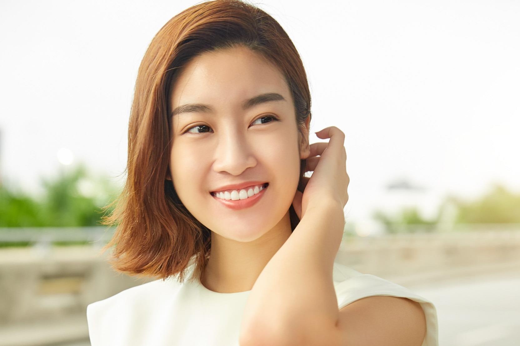 Do My Linh, Phuong Ly nang dong o san bay sang Han Quoc hinh anh