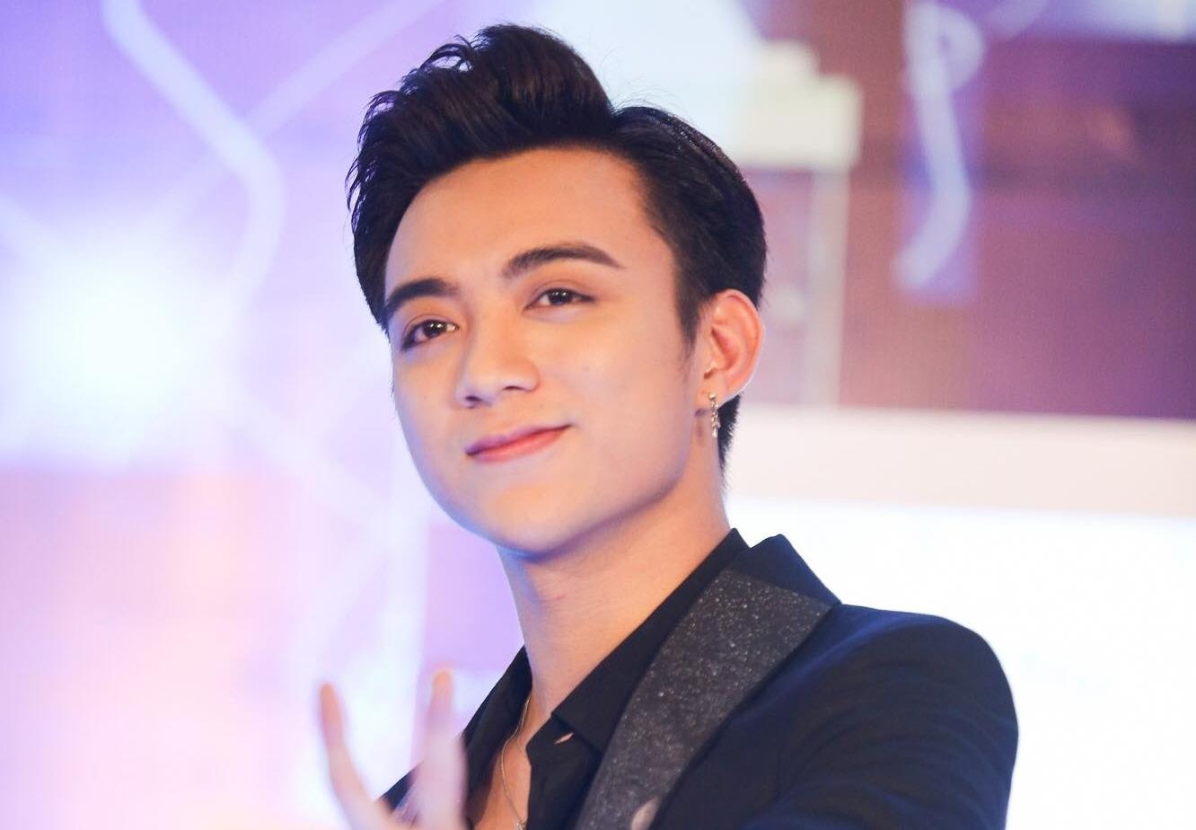 Soobin Hoang Son gay xuc dong khi hat ve cha hinh anh