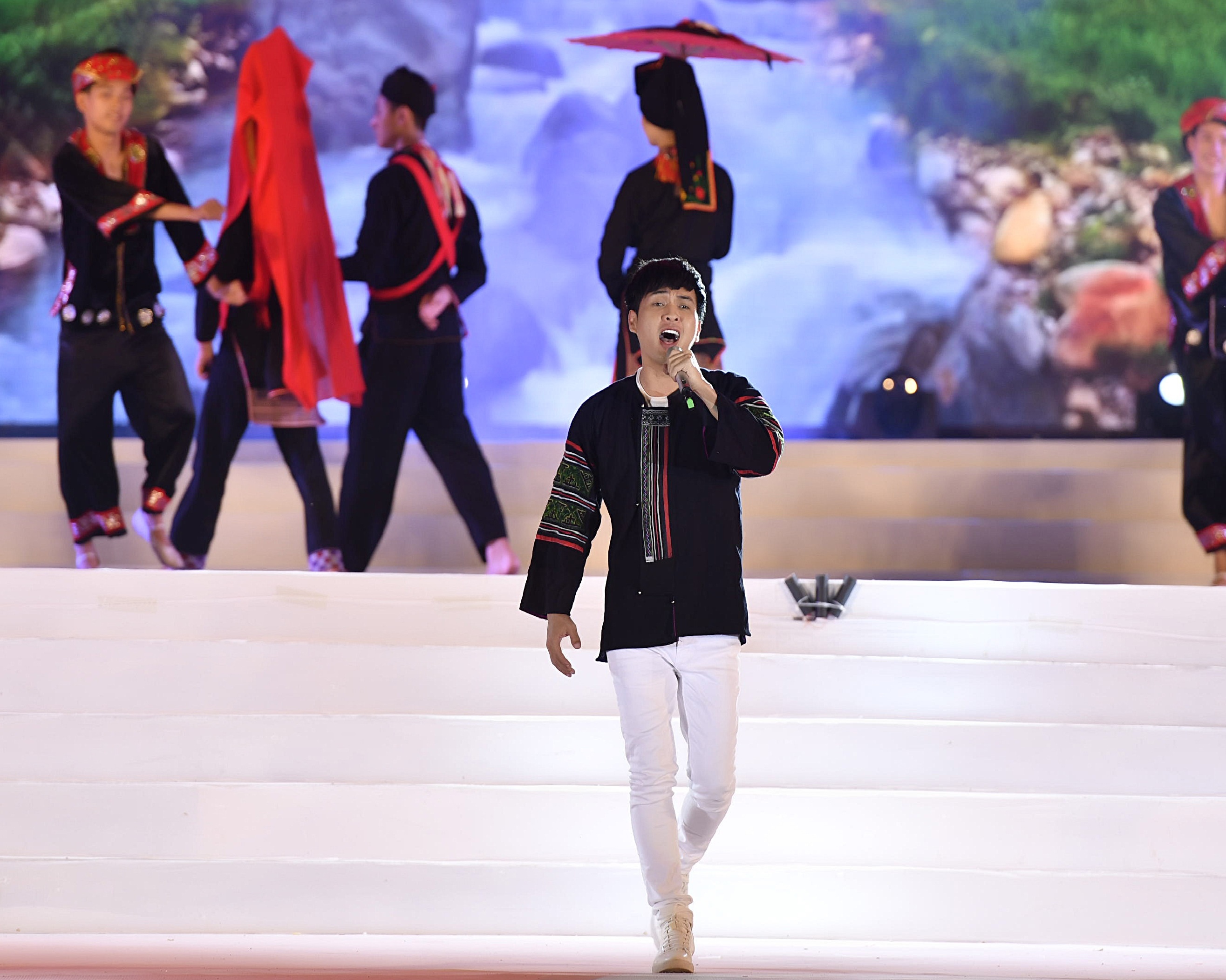 dem nhac ve Bac Ho anh 4