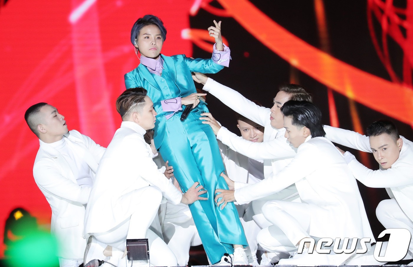 Vu Cat Tuong bieu dien tai Asian Song Festival anh 1