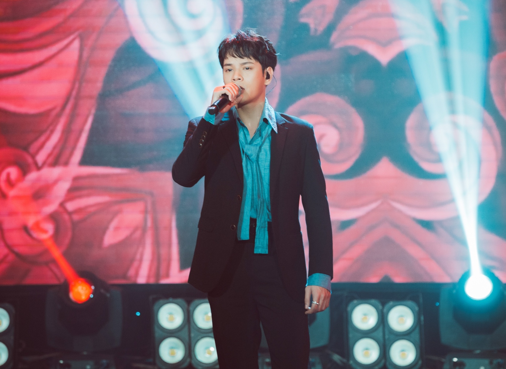 Isaac,  Phuong thanh song ca anh 5