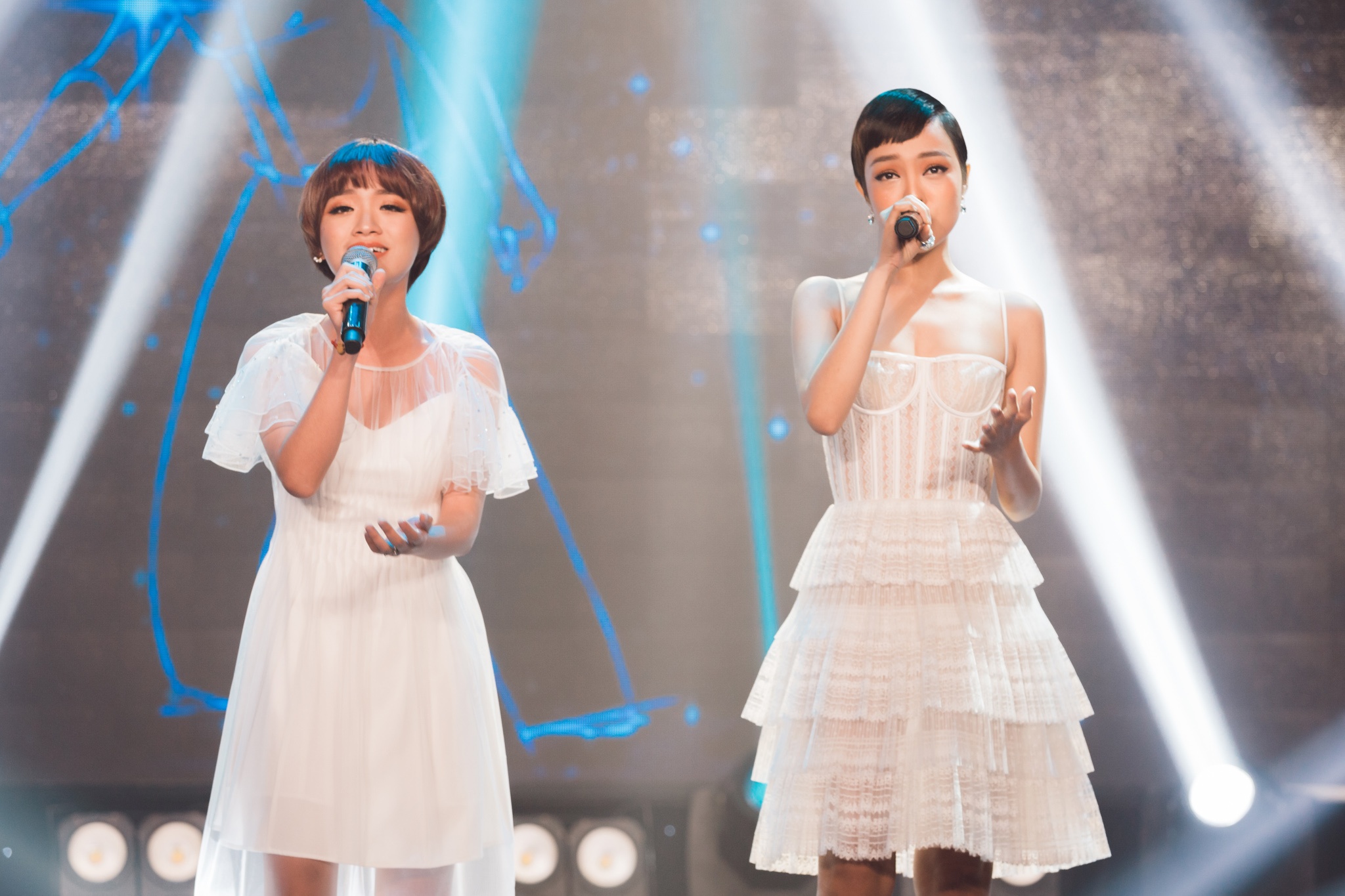 Isaac,  Phuong thanh song ca anh 9