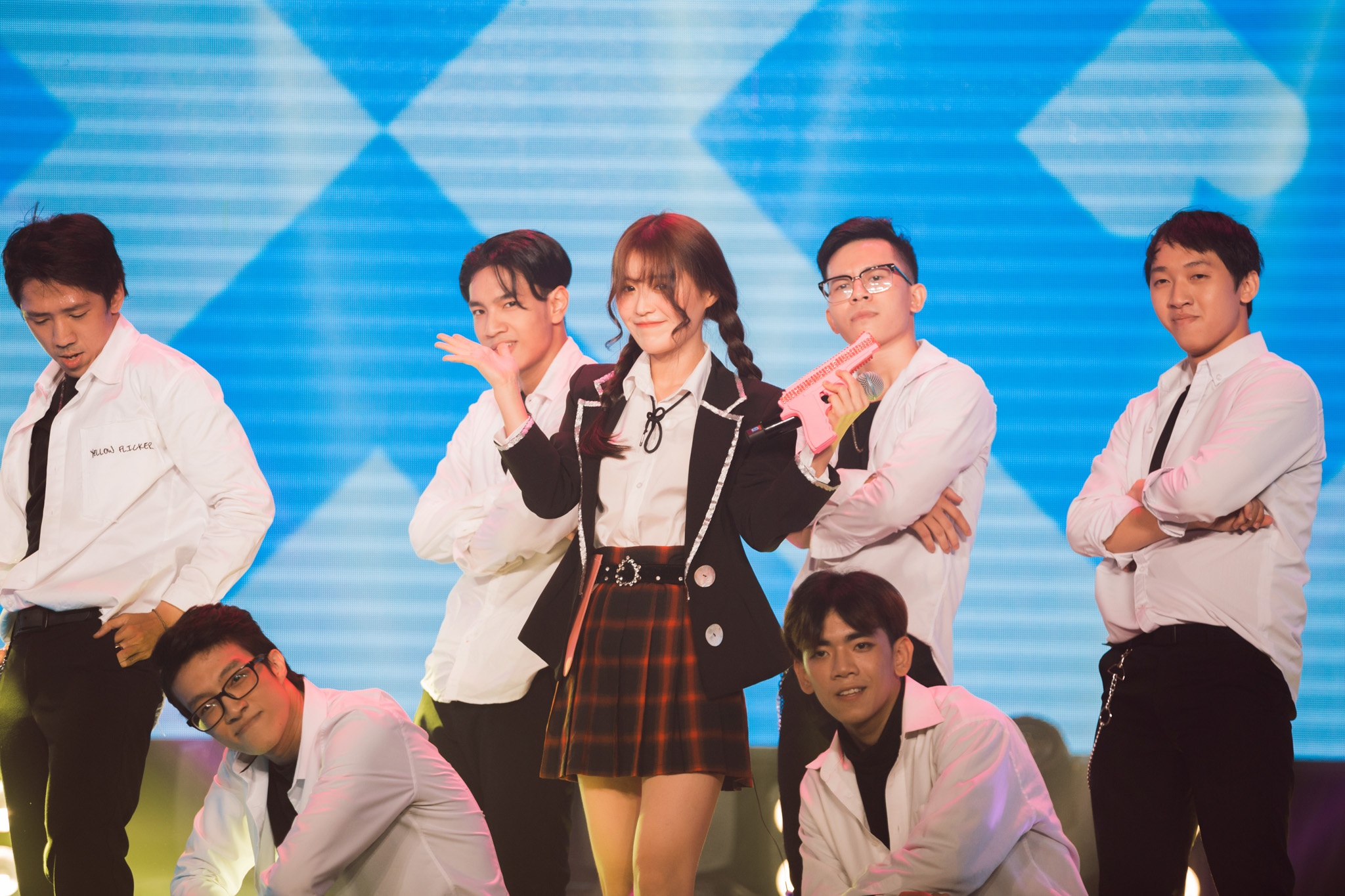 Isaac,  Phuong thanh song ca anh 10