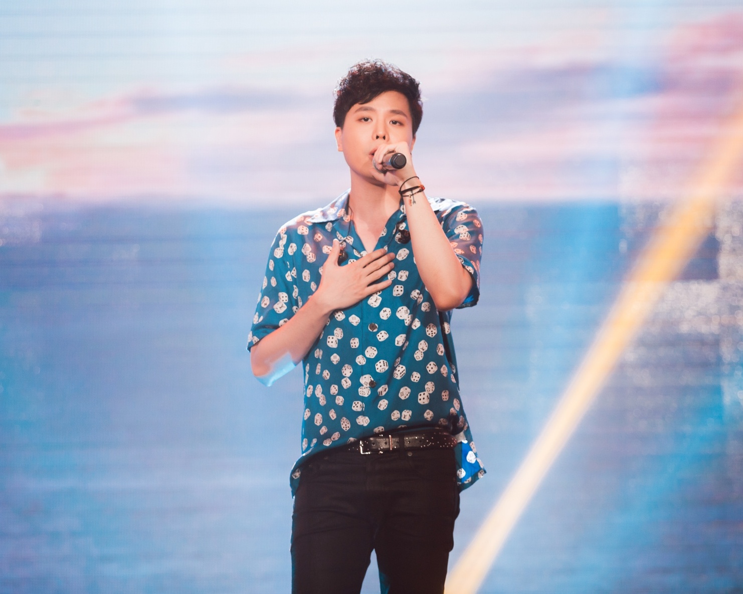 Isaac,  Phuong thanh song ca anh 6