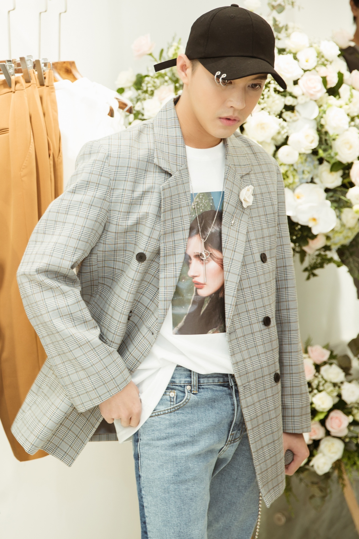 Noo Phuoc Thinh xuat hien tieu tuy anh 7