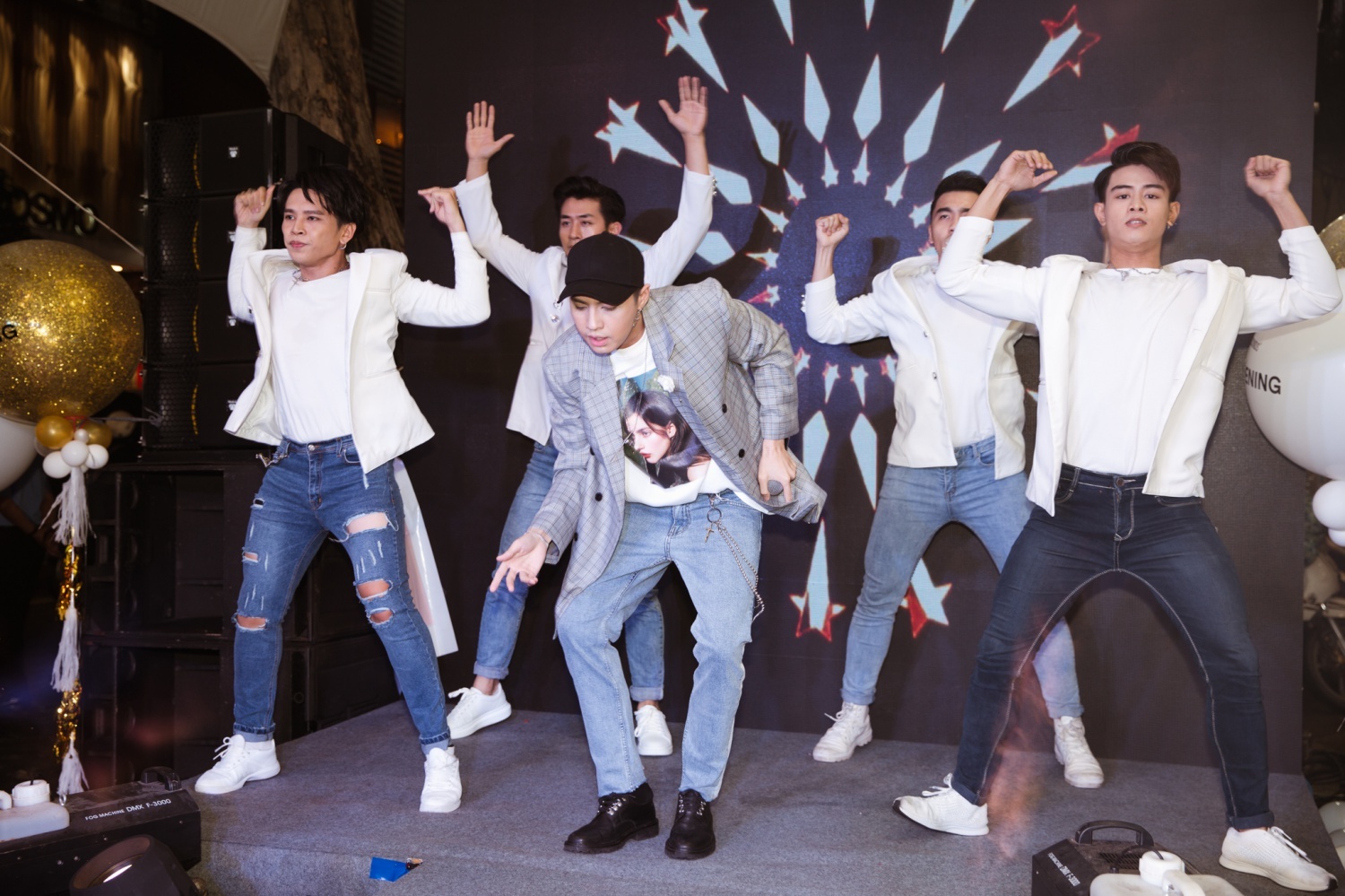 Noo Phuoc Thinh xuat hien tieu tuy anh 4