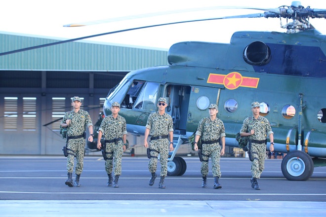 Hau due mat troi gay tranh cai anh 1