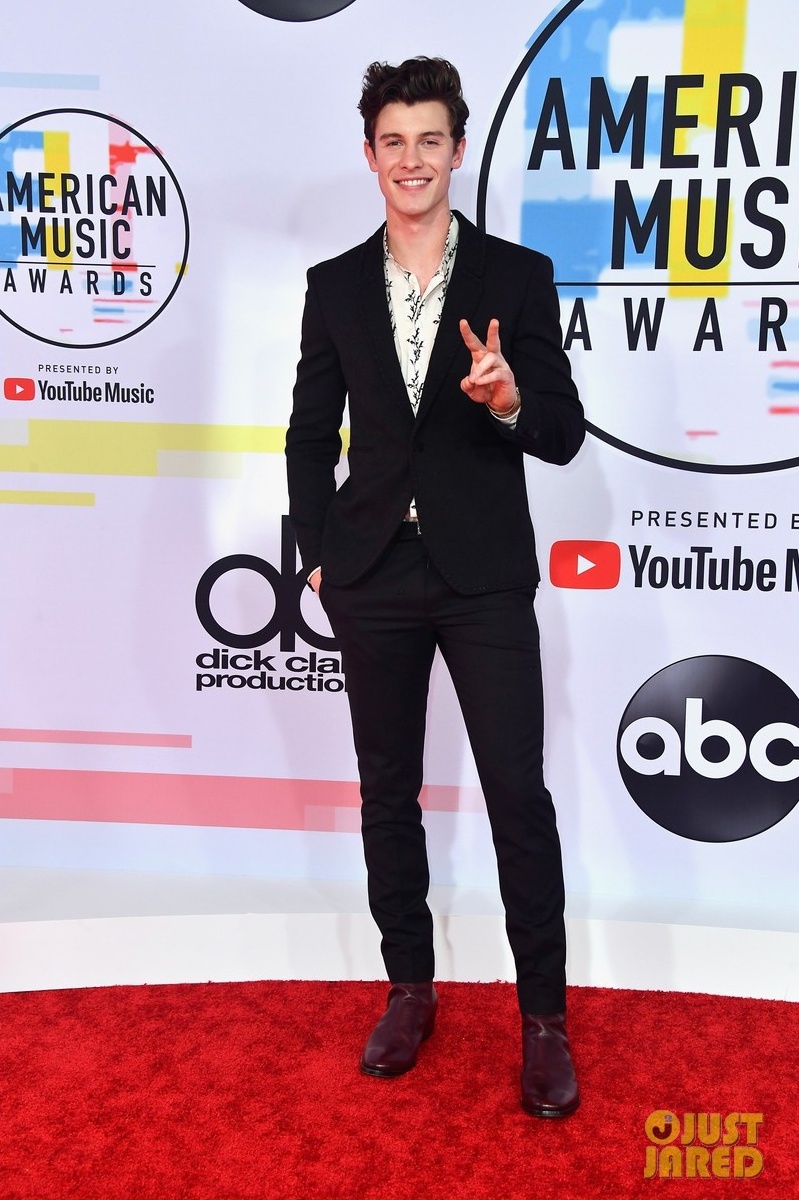 Taylor Swift noi bat tren tham do American Music Awards anh 13