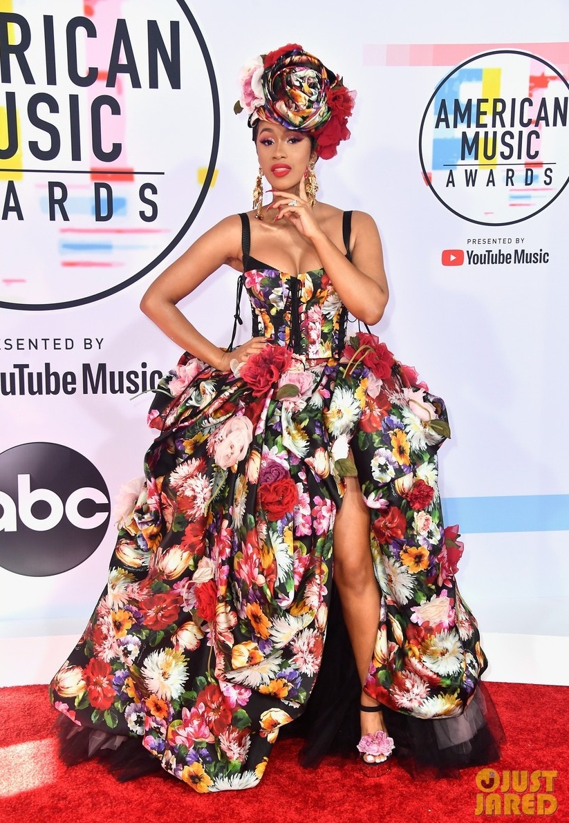 Taylor Swift noi bat tren tham do American Music Awards anh 6