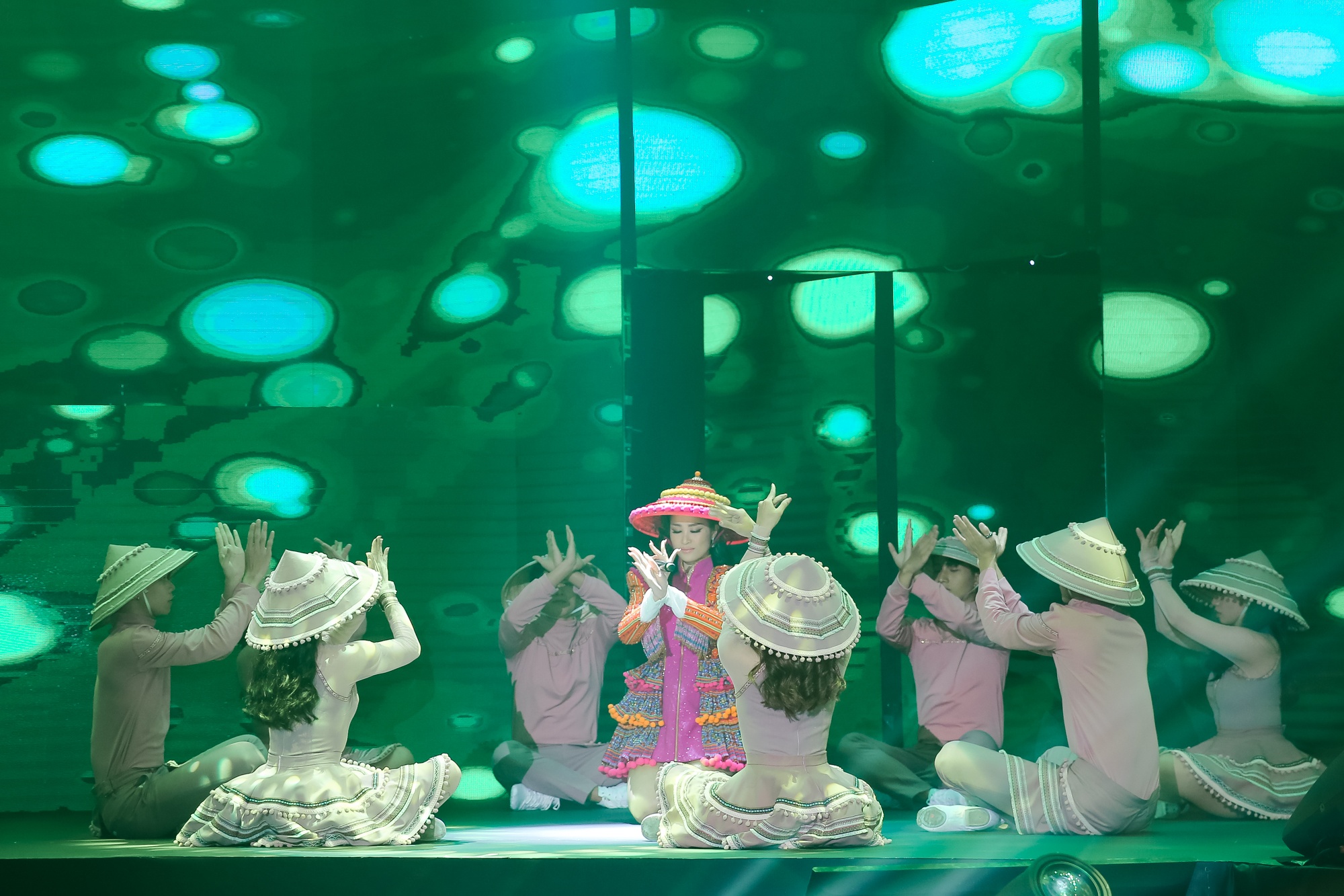 buổi họp fan của đông nhi ảnh 4 buoi hop fan cua dong nhi anh 4