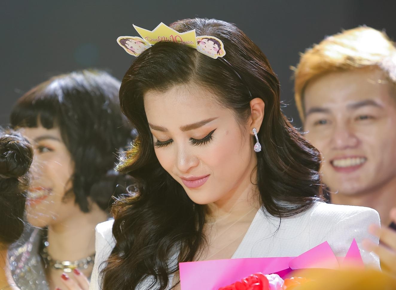 Dong Nhi danh dau chang duong 10 nam ca hat hinh anh