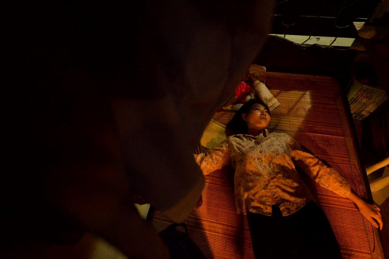 cảnh hiếp dâm tập thể trong quỳnh búp bê ảnh 2 canh hiep dam tap the trong quynh bup be anh 2