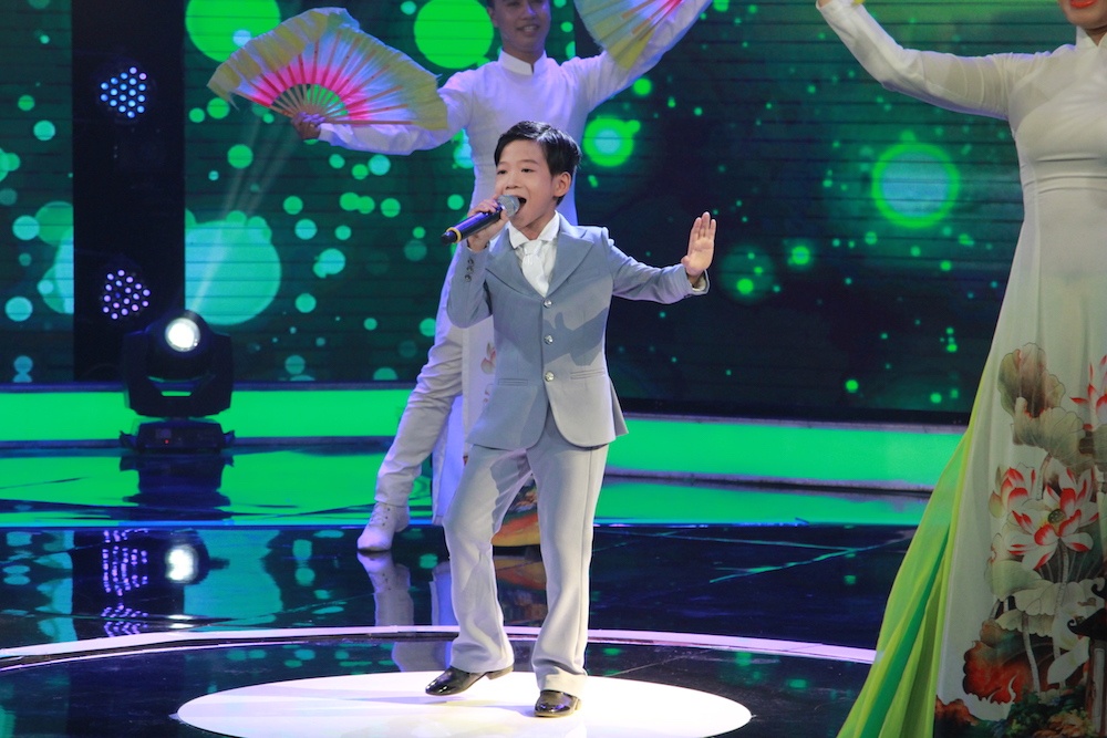 cau be bat ngo duoc chon o Giong hat Viet nhi anh 3