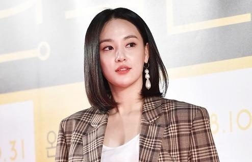 Ban gai G-Dragon noi bat ben dan my nhan Han hinh anh