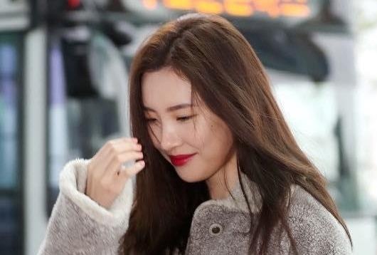 'Nu hoang quyen ru' Sunmi len duong toi Viet Nam bieu dien hinh anh