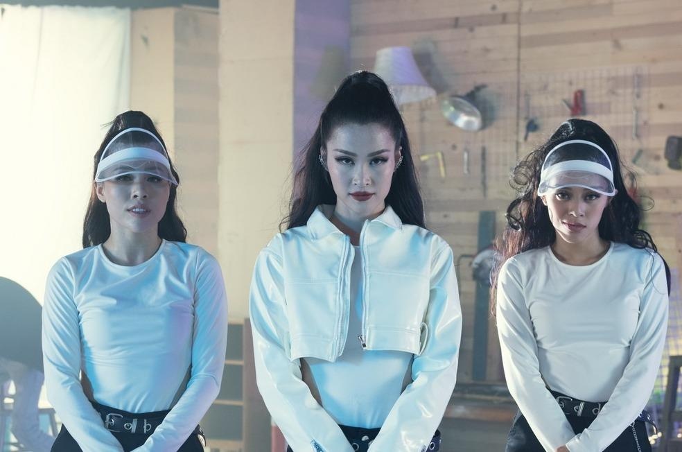 Dong Nhi quyen ru voi the loai nhac latin trong MV moi hinh anh
