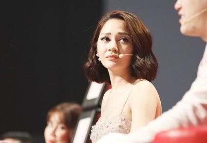 Bao Anh xuc dong khi nghe thi sinh nhi hat nhac Phan Manh Quynh hinh anh