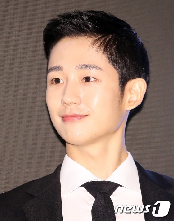 Yoona rang ro ben Jung Hae In anh 5