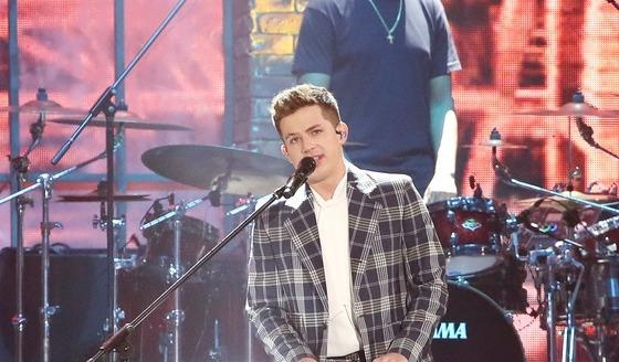 Tiet muc cua BTS va Charlie Puth hinh anh