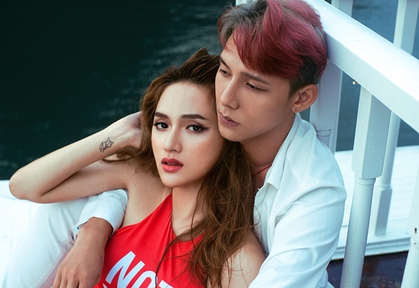 Hoa hau Chuyen gioi Huong Giang - 6 nam ca hat mo nhat moi co hit hinh anh