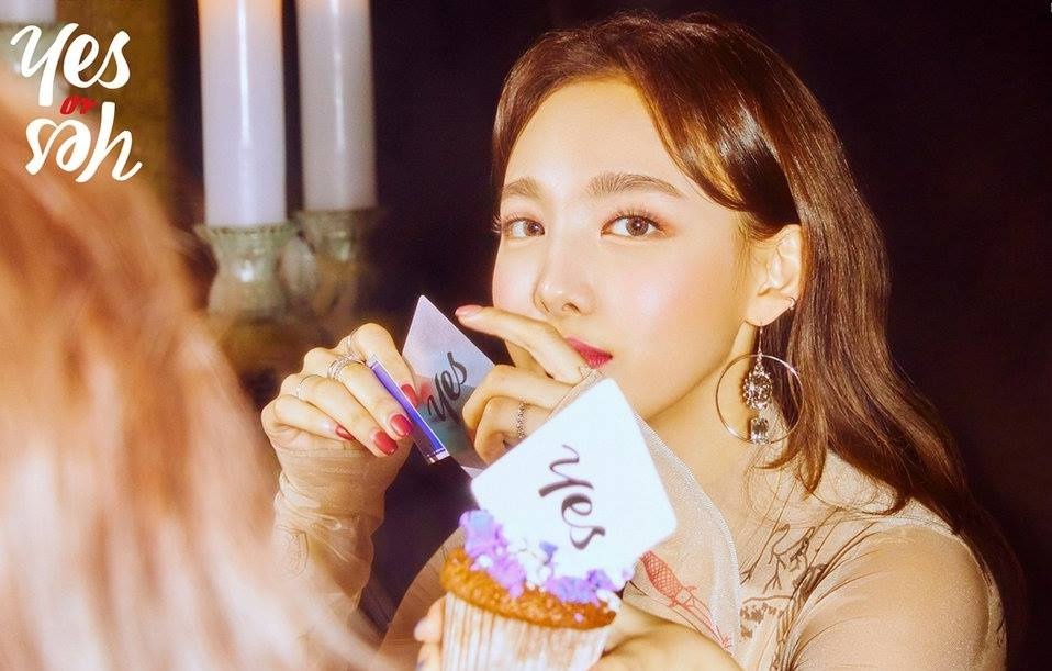 Hat khong ra hoi, vi sao Twice van la nhom nu hang dau Kpop? hinh anh