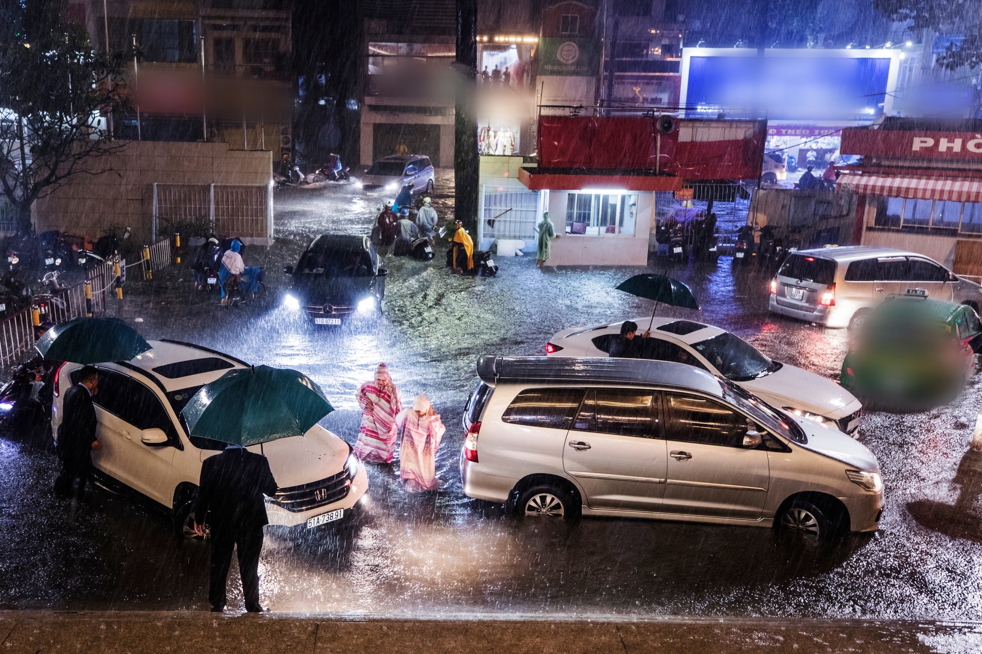 Khan gia loi nuoc toi xem dem nhac anh 4