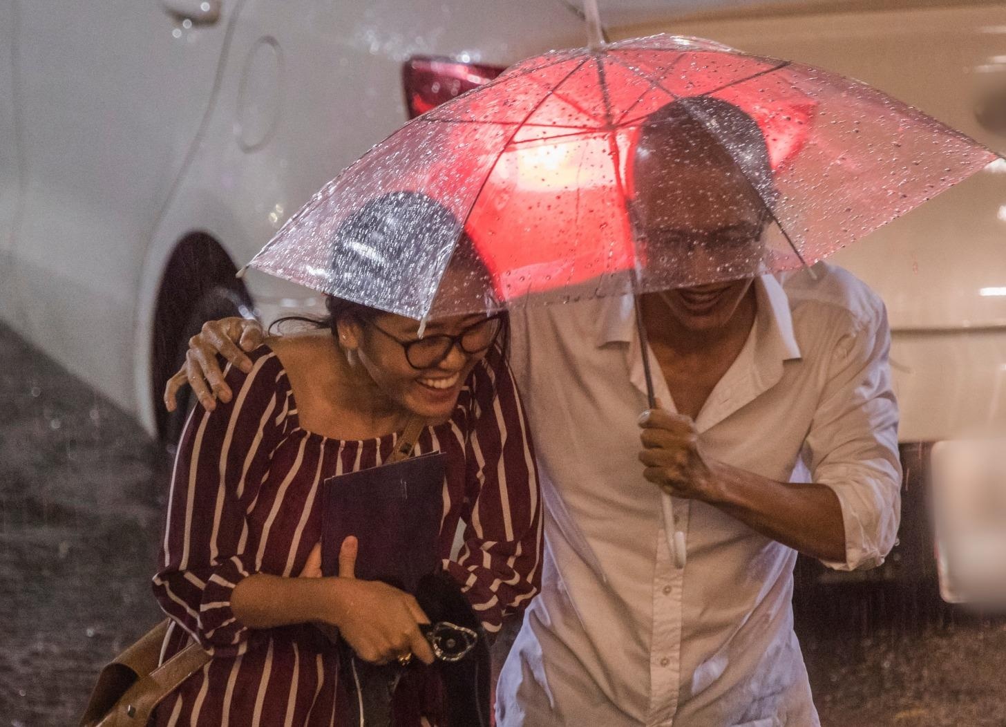 Khan gia bi hu hong do dac sau khi doi mua, loi nuoc di xem ca nhac hinh anh