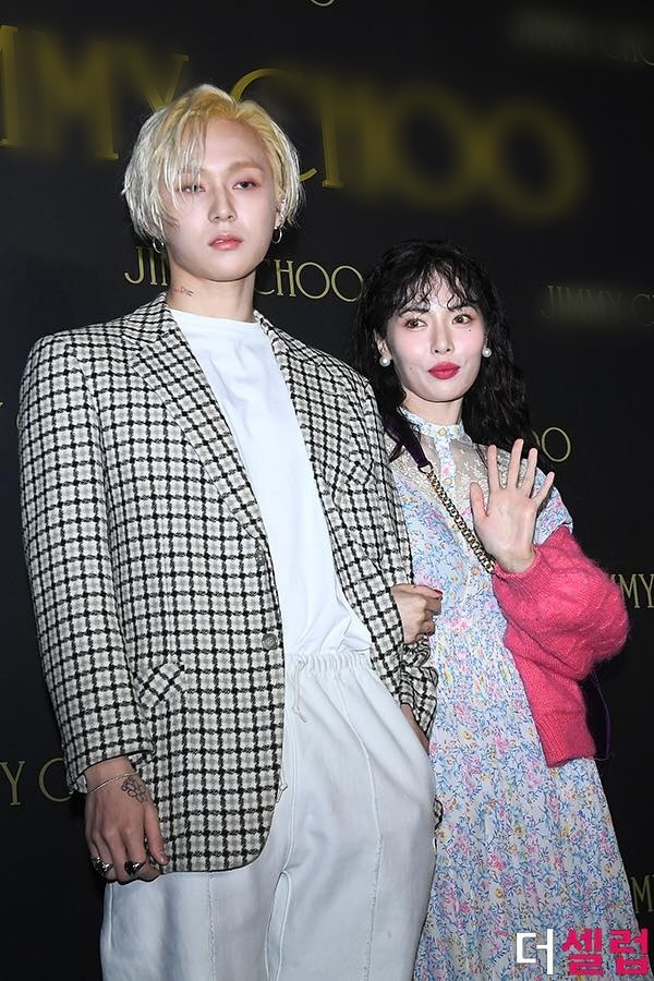 HyunA kem sac ben ban trai anh 2