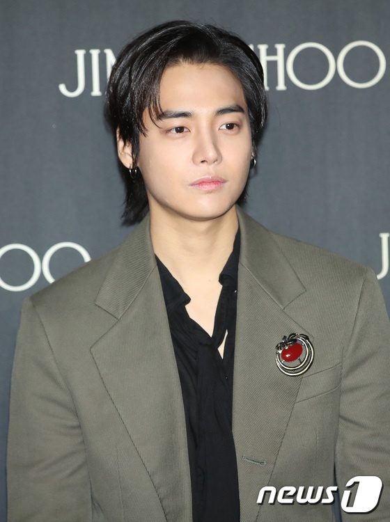 HyunA kem sac ben ban trai anh 10