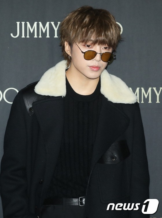 HyunA kem sac ben ban trai anh 9