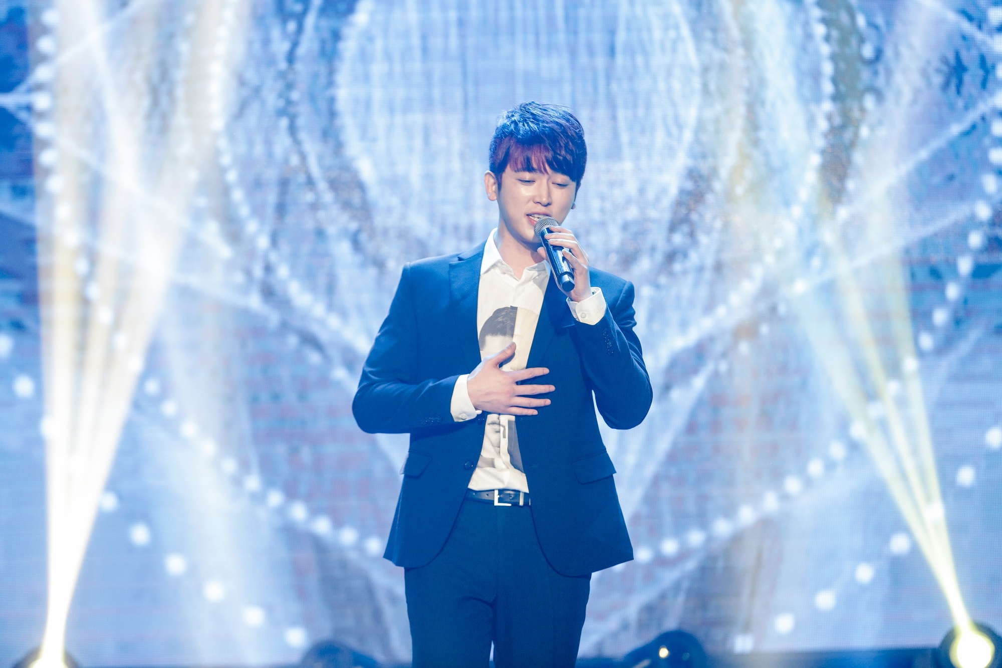 Huong Giang Idol the hien ca khuc moi anh 1