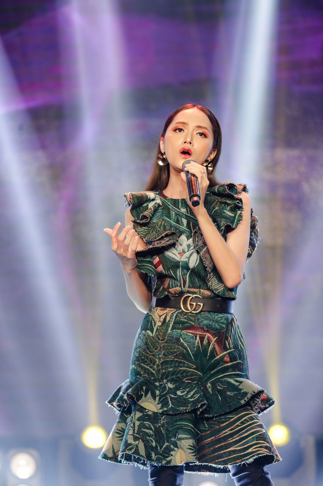 Huong Giang Idol the hien ca khuc moi anh 4