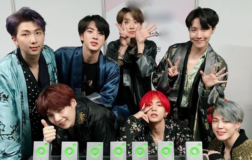 Nhan lien tiep 7 giai thuong, BTS tiep tuc la tam diem cua Kpop hinh anh