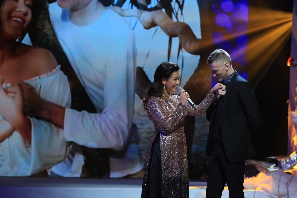 hong nhung song ca trong hieu anh 6