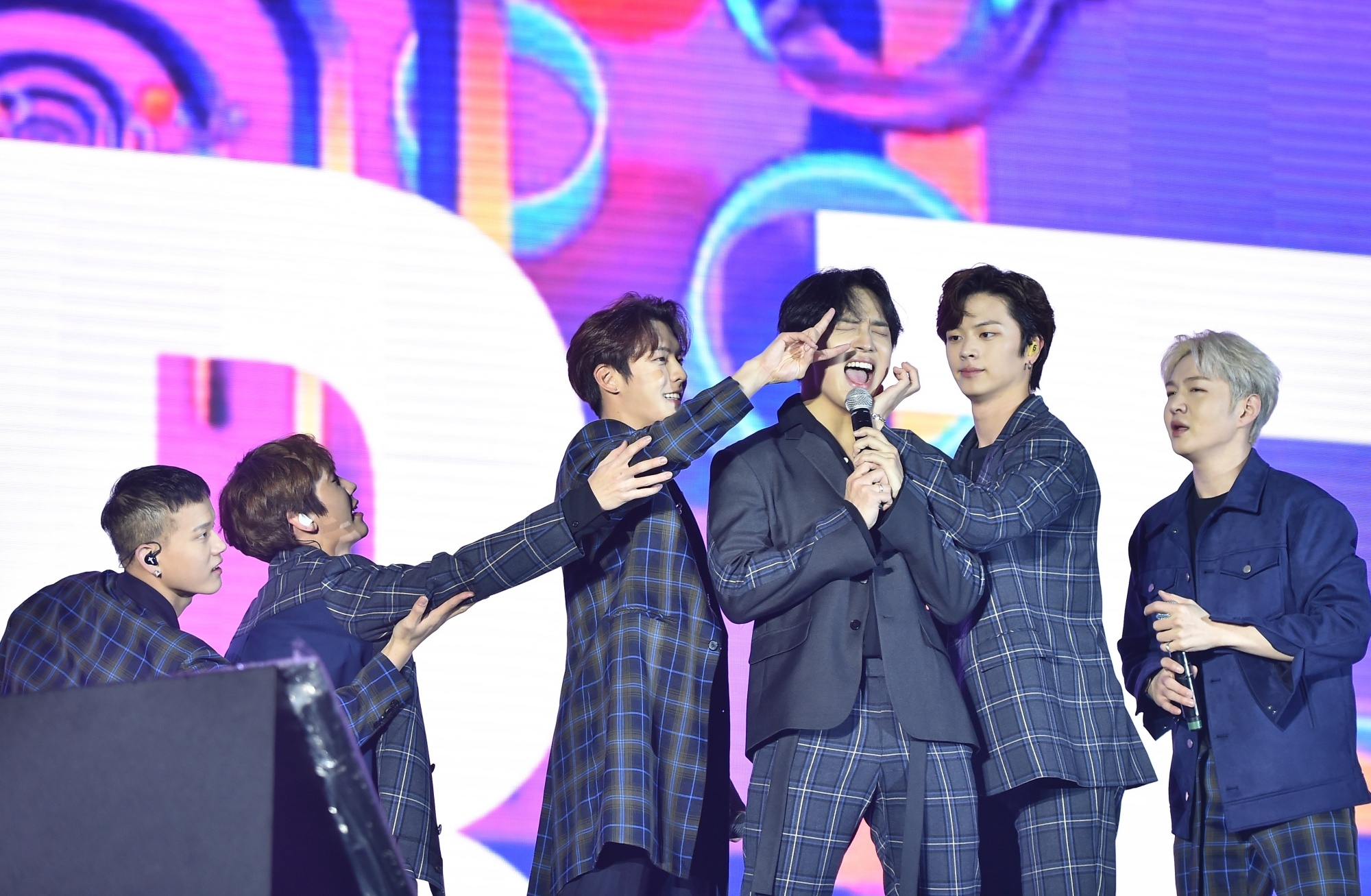 BTOB bieu dien tai Viet Nam anh 1