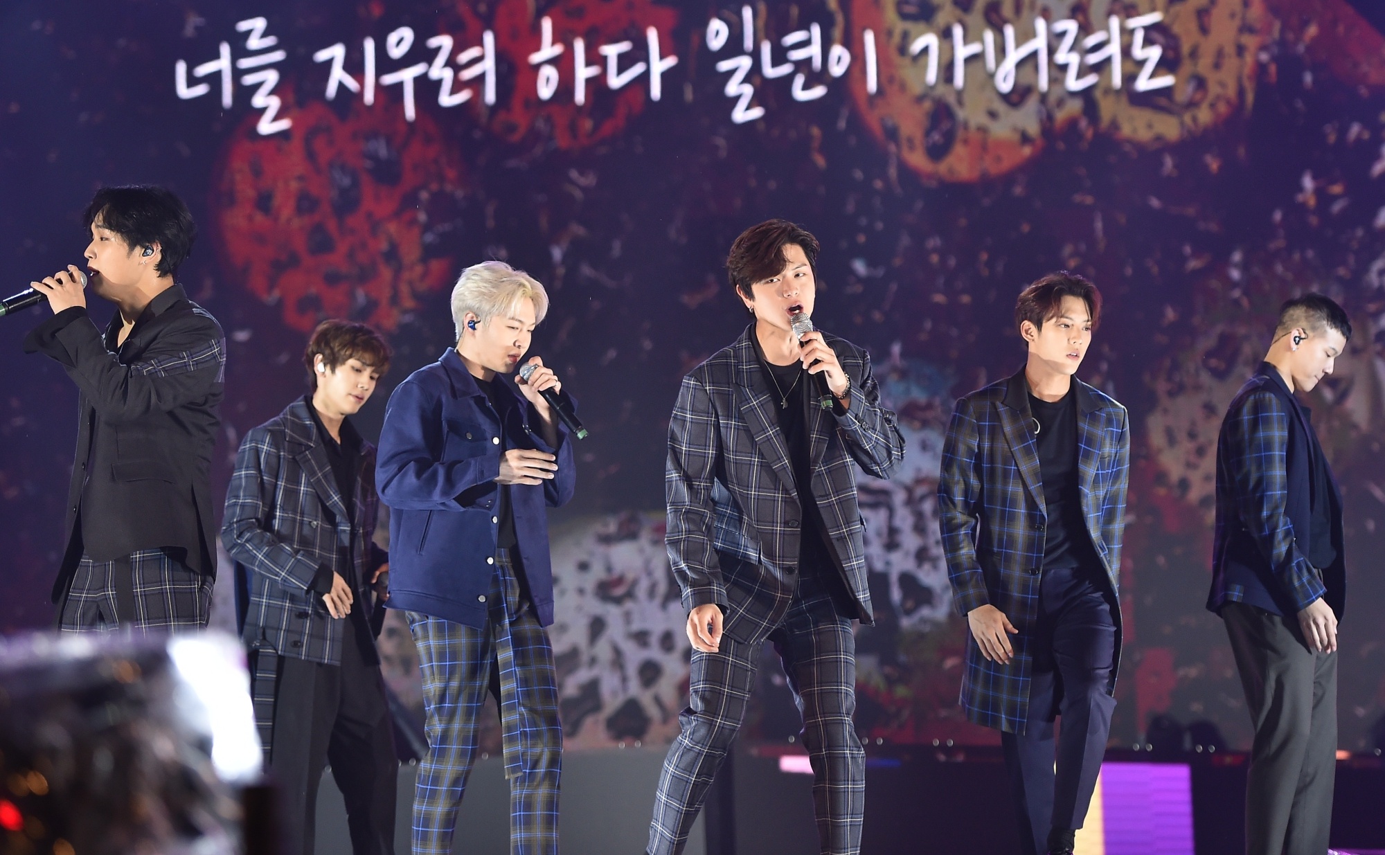 BTOB can than di chuyen de tranh te nga hinh anh