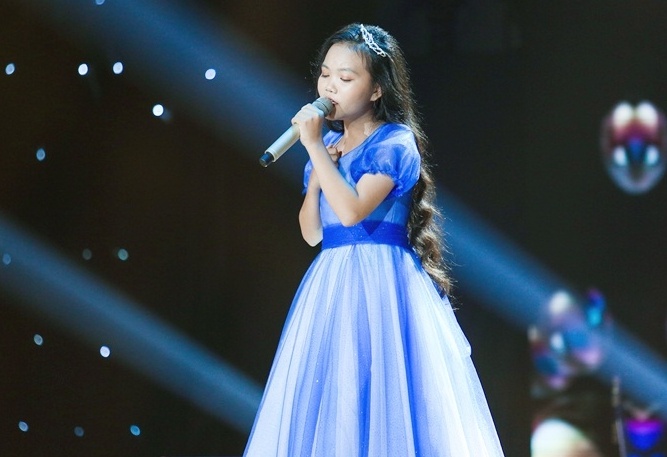 Minh Chien hat ngam hoa le roi anh 2