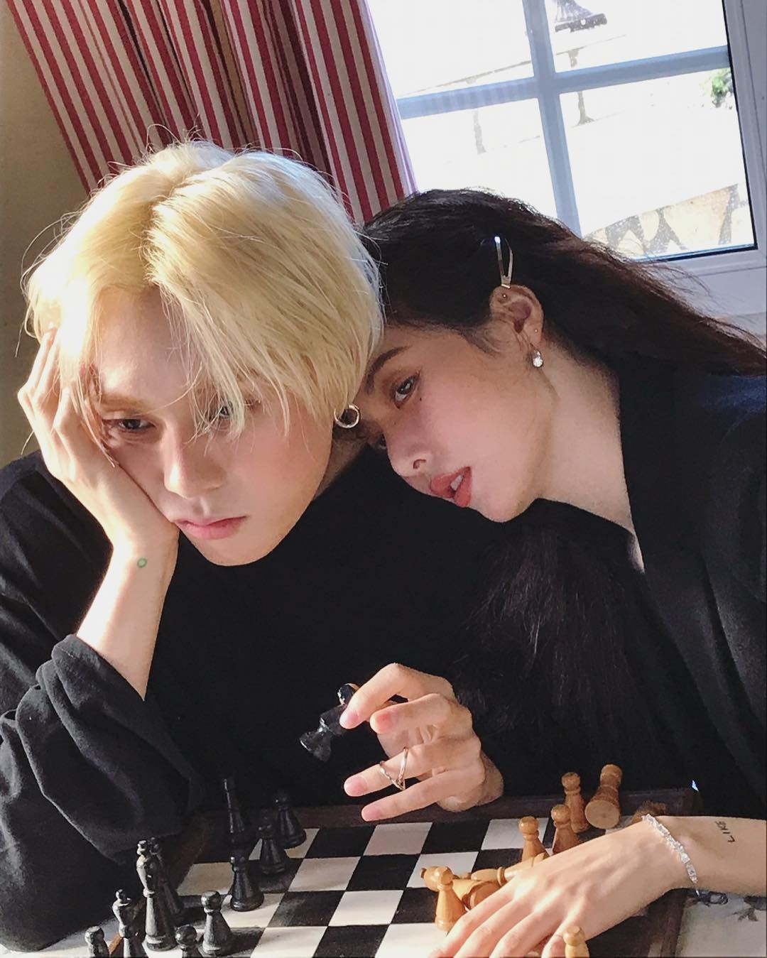 anh than mat cua HyunA va ban trai anh 2