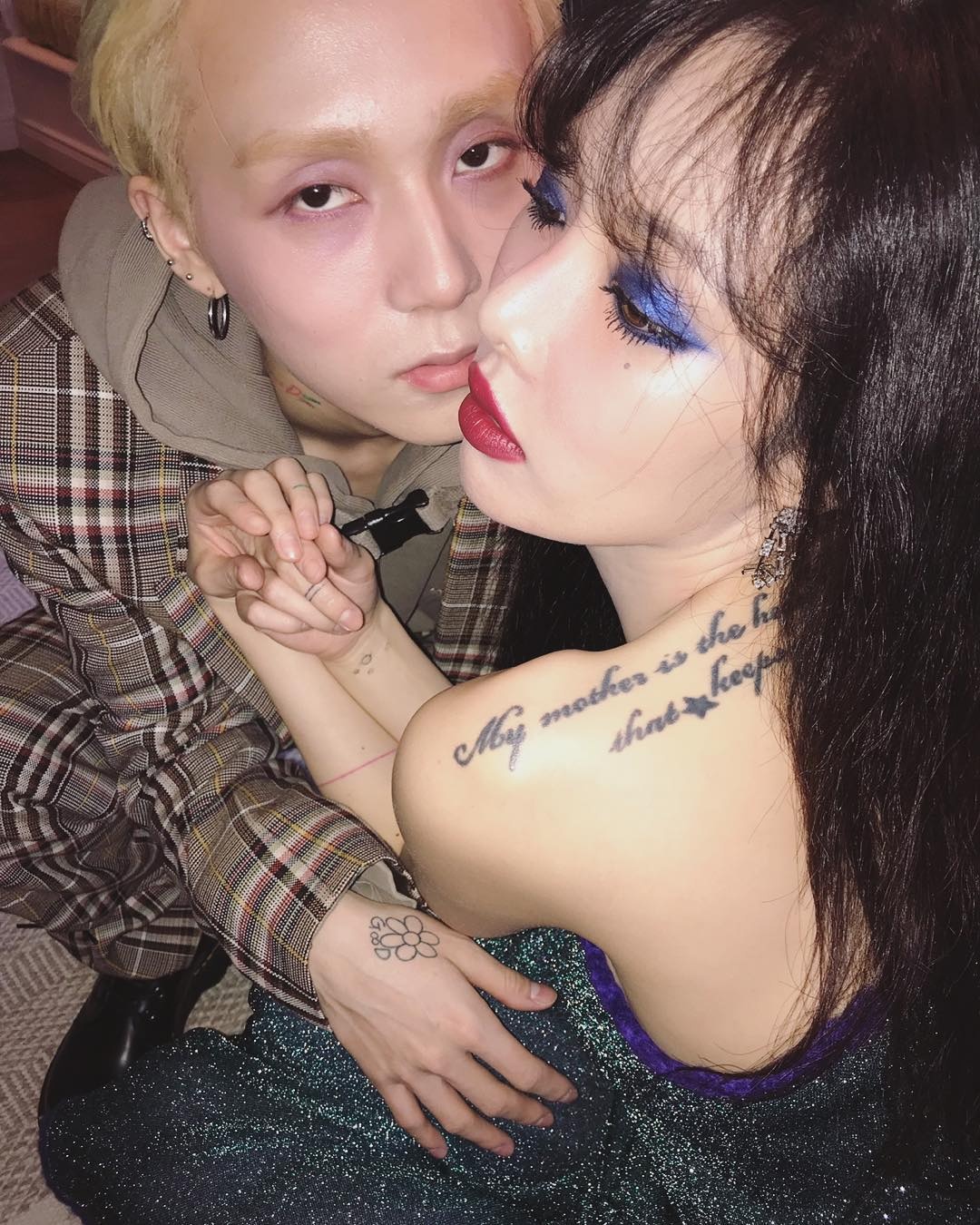 anh than mat cua HyunA va ban trai anh 3