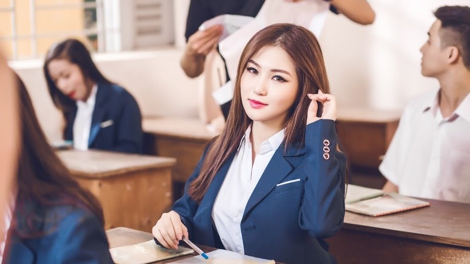 Em gai mua dat 400 trieu luot nghe hinh anh