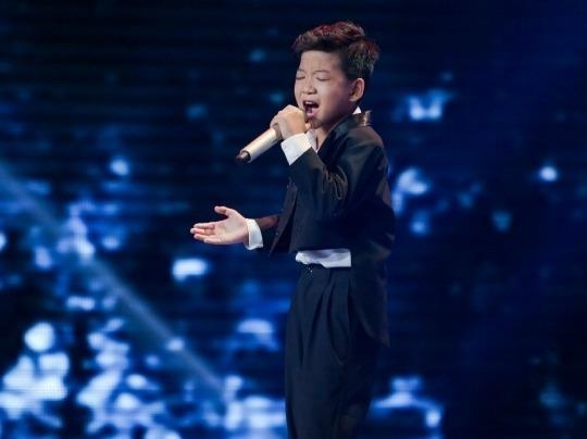 Sau 'Ngam hoa le roi' gay tranh cai, Minh Chien dat loi moi dien show hinh anh