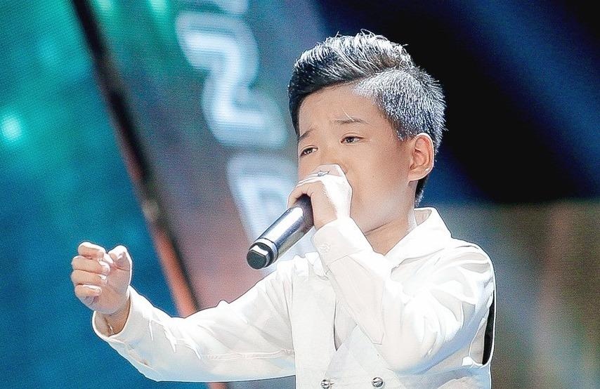 Sau 'Ngam hoa le roi', Minh Chien va 'Bua yeu' gay phan ung trai chieu hinh anh