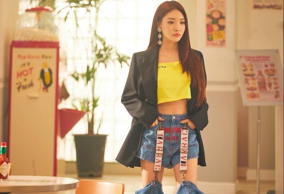 Mau quan ky quac duoc than tuong Kpop tich cuc lang xe hinh anh