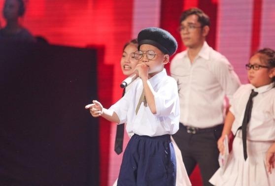 Thi sinh nhi co qua suc khi hat 'Ngam hoa le roi', 'Bua yeu'? hinh anh