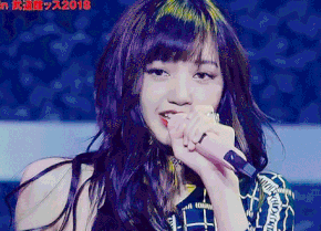 'Bup be' Kpop xinh dep bat chap nhung trang phuc ky quac hinh anh