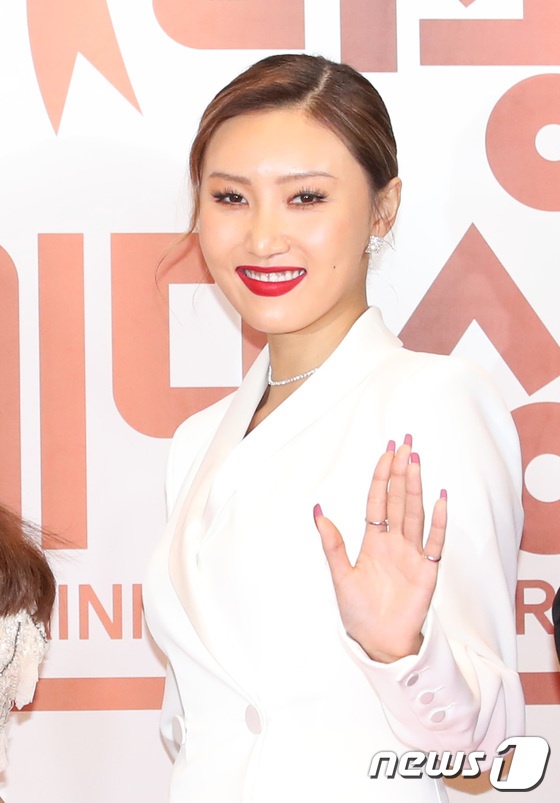 Kim So Hyun tren tham do MBC Entertainment Awards anh 7